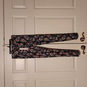 Runway Ready skull leggings size small